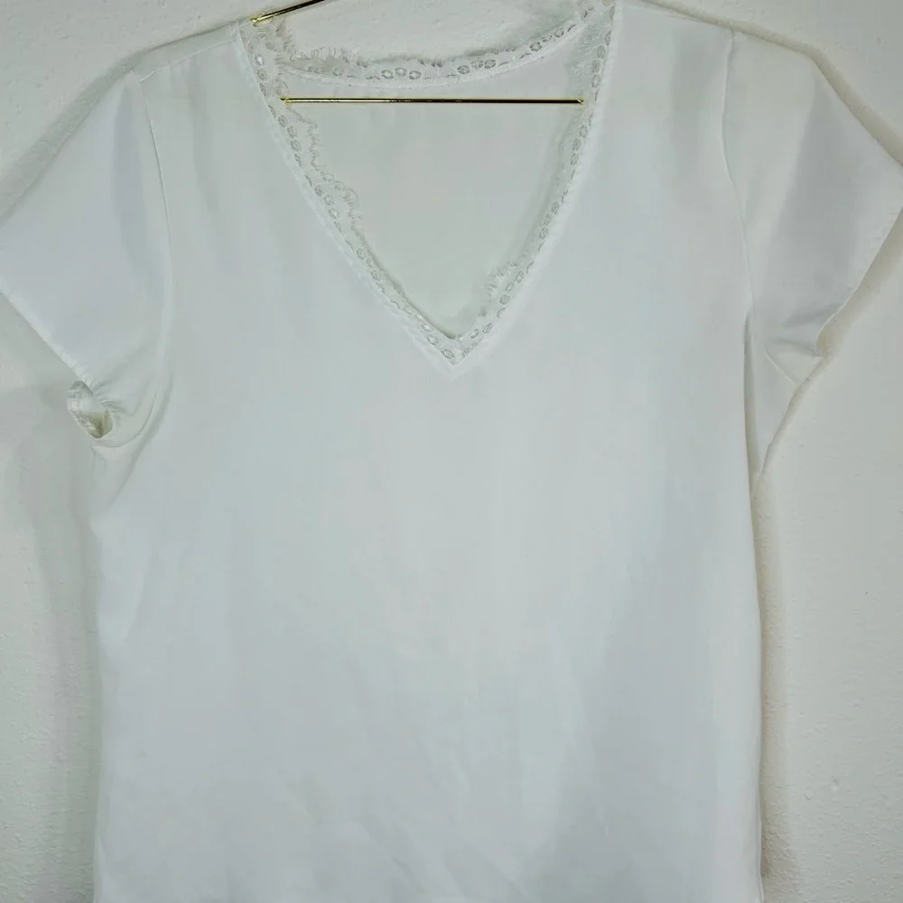 Unbranded White V-Neck Blouse with Lace Trim - Size Large Lightweight Top - Picture 3 of 7